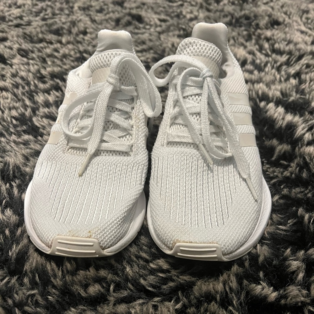 Adidas tennis shoes size 7 1/2